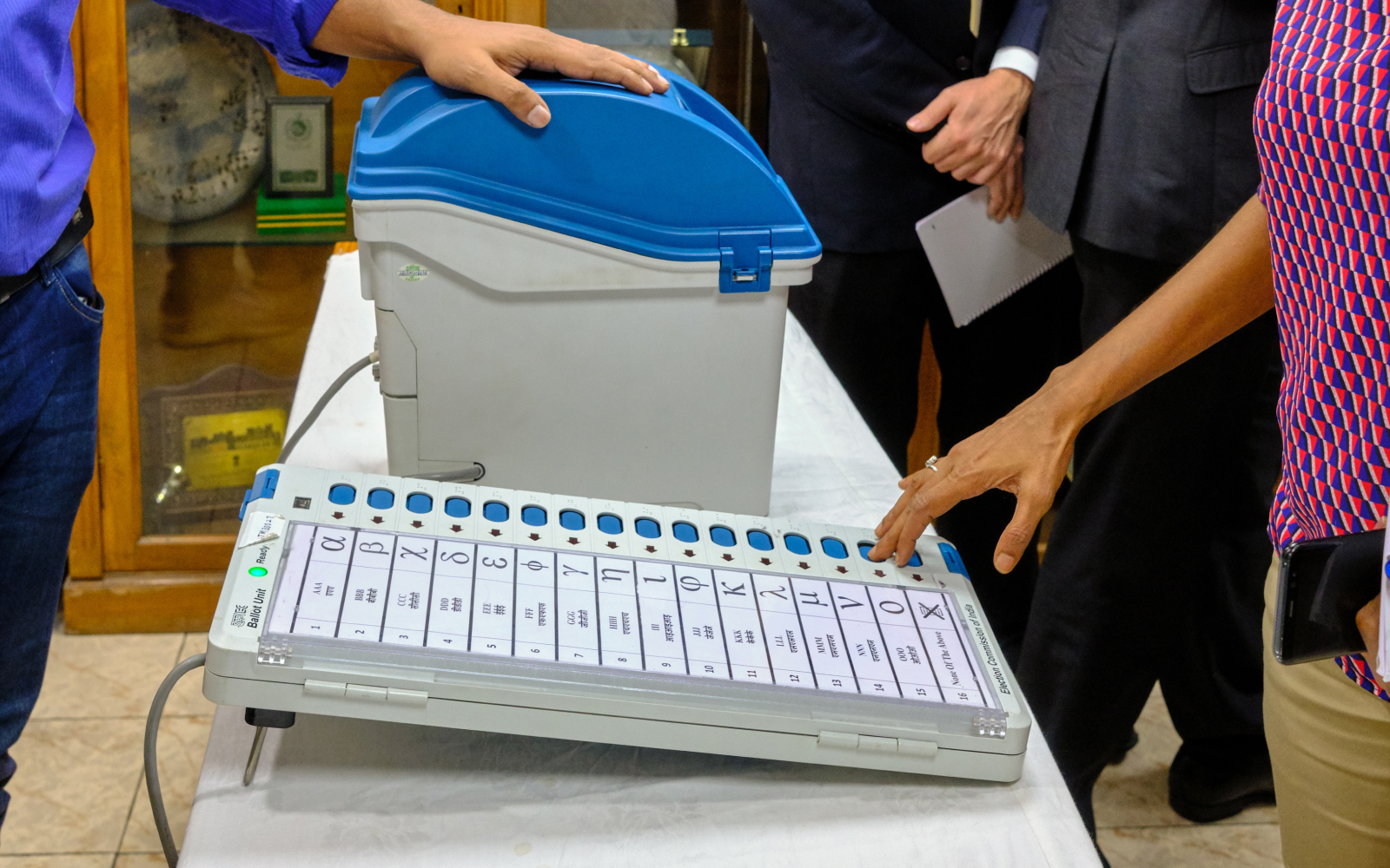 What is an EVM: Advantages & Use an Electronic Voting Machine
